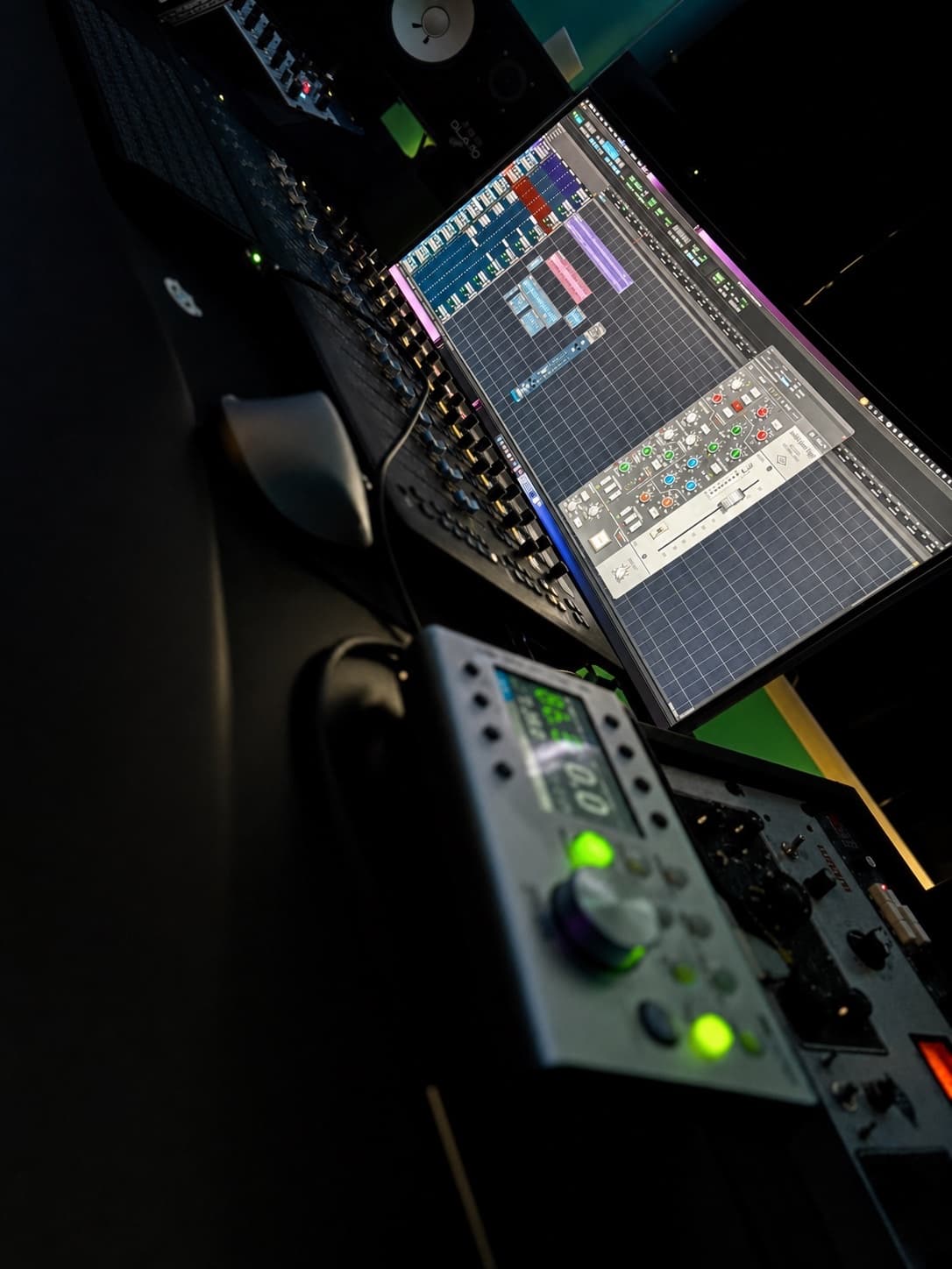 Aura Studios console during an active session